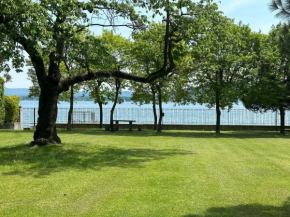 Large lakeside villa Lesa